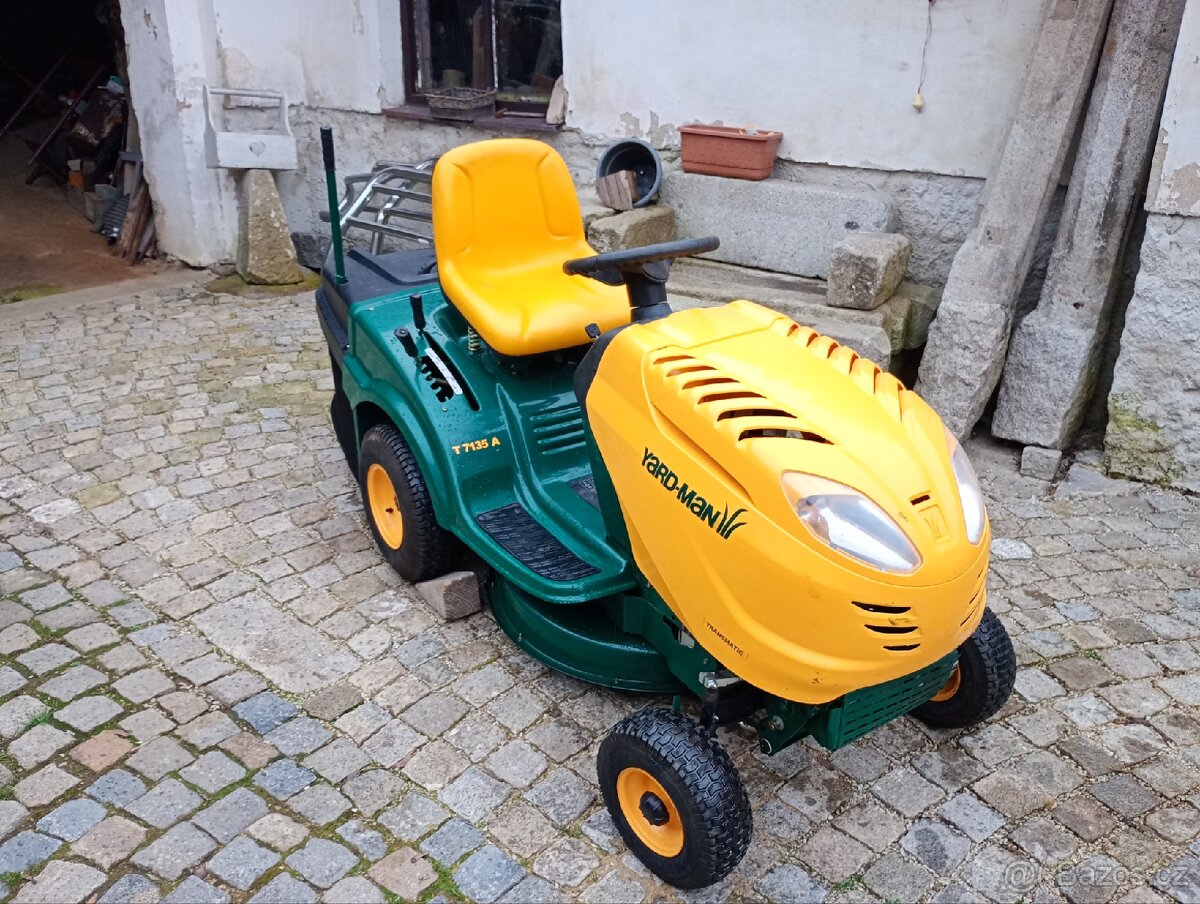 Zahradní traktůrek