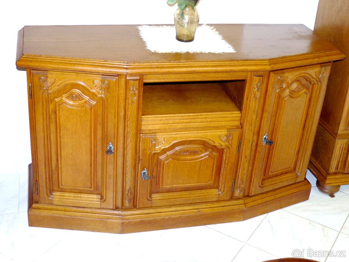 třídveřová rustikální komoda