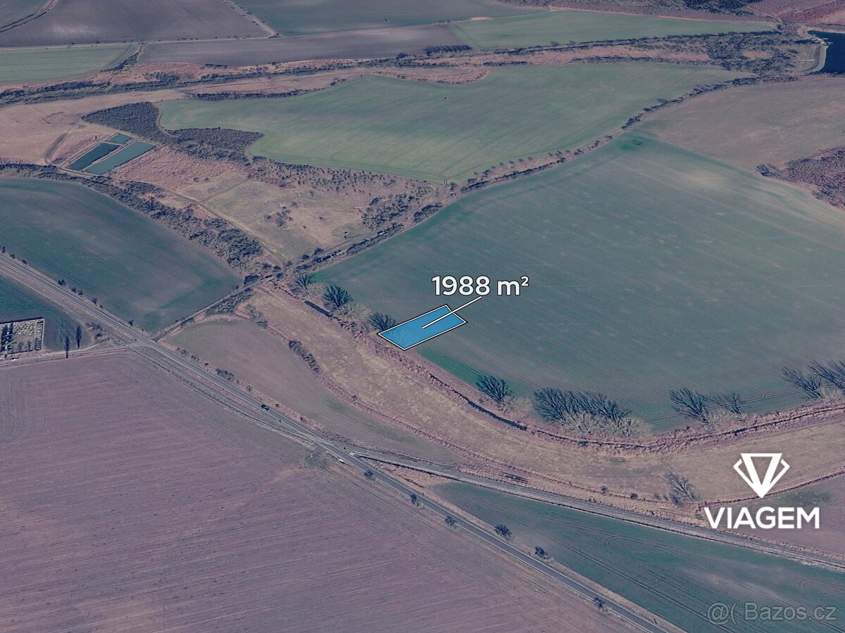 Pole 1 988 m²