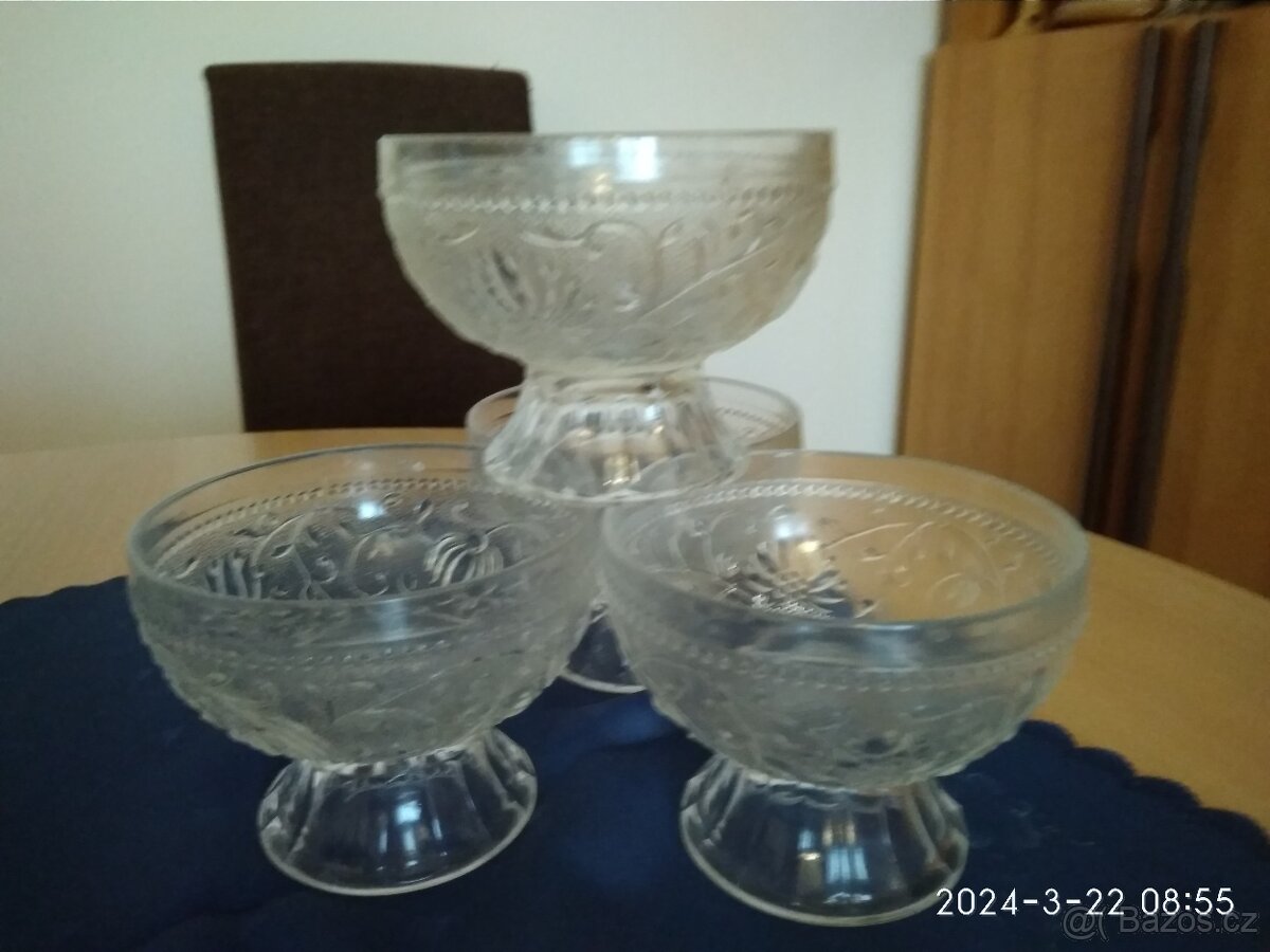 Retro 4x poháry, lisované sklo, P. Pánek, soubor Cibulák