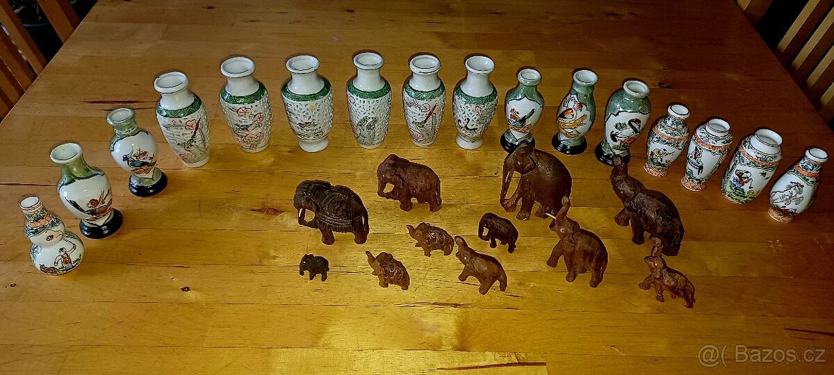 Čínské vázičky a mahagonoví sloni