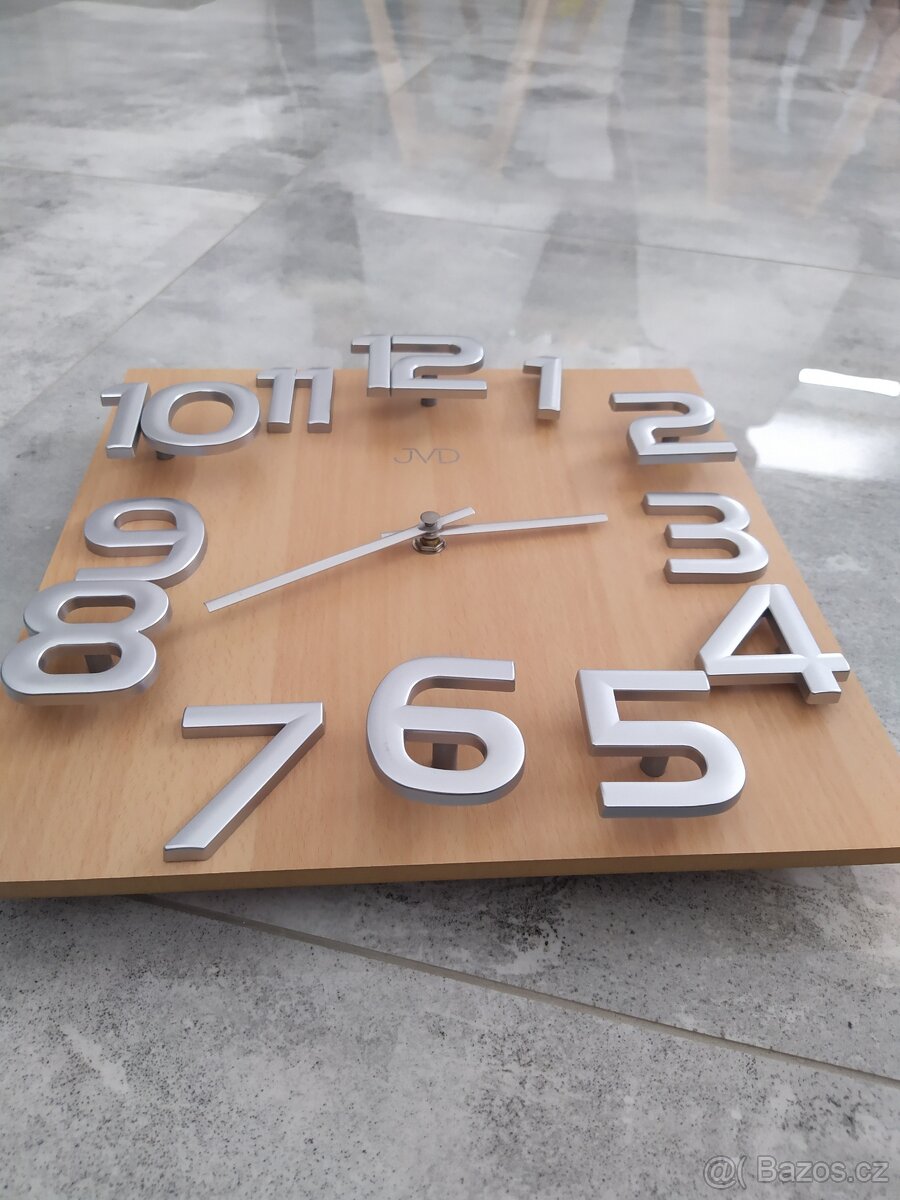 Nové JVD dřevěné hodiny s velkými čísly