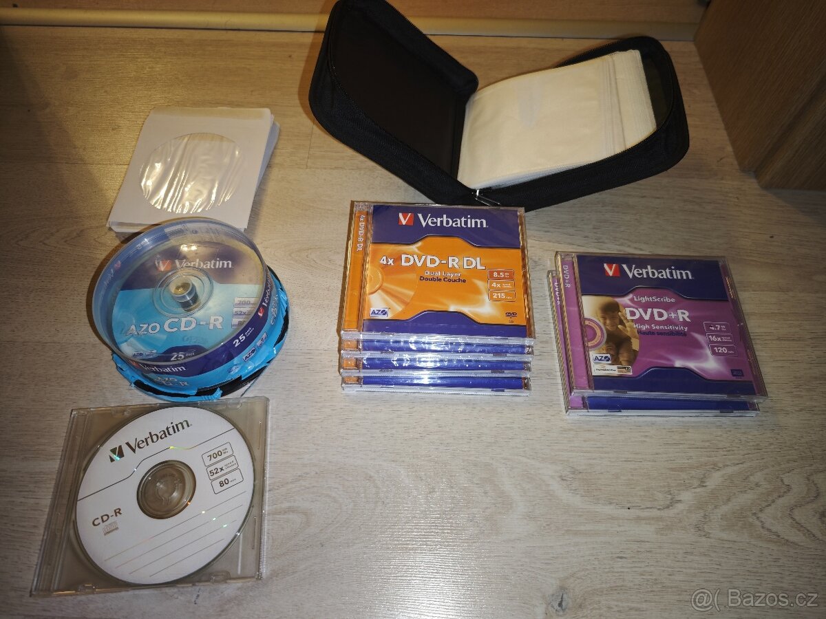 DVD a CD, větší pouzdro a papírová pouzdra