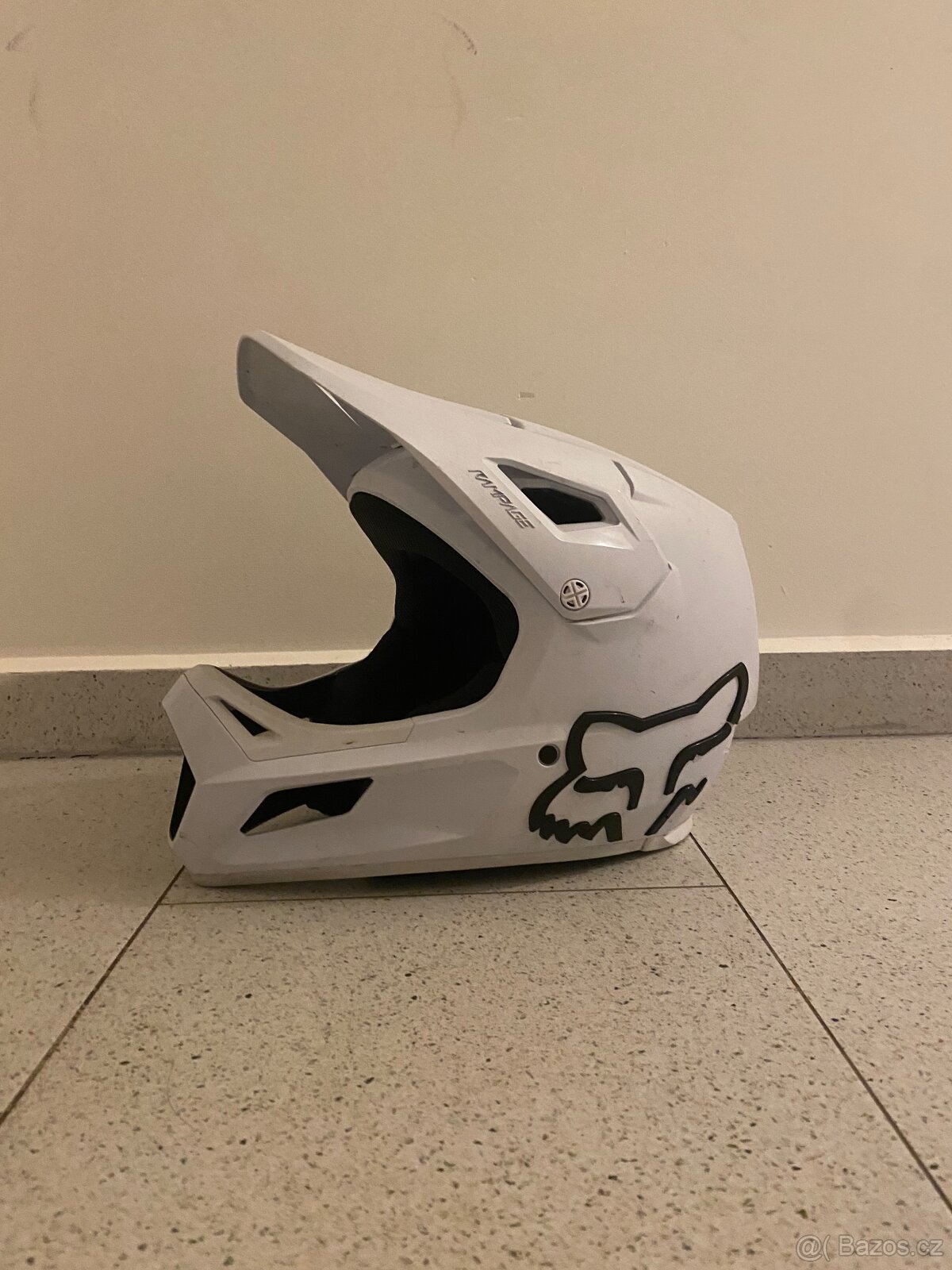 Prodám helmu Fox Rampage bílá velikost S