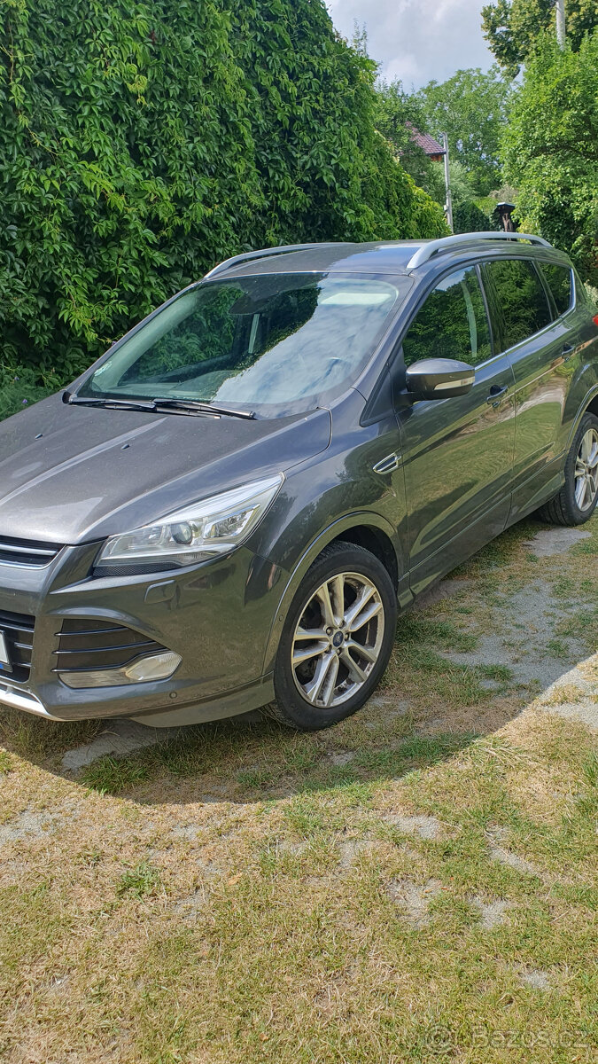 prodám FORD KUGA Titanium 4x4 r.v.12 2015