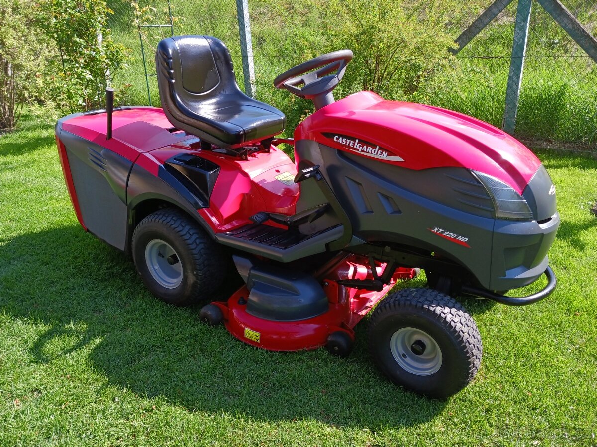 Zahradní traktor Castel garden XT 220 HD