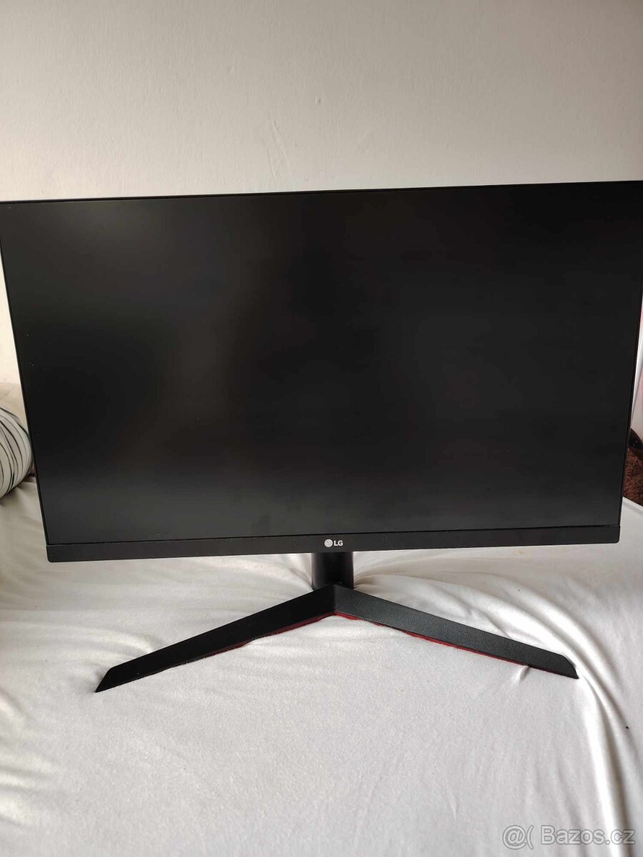 Monitor LG úhlopřícka 23,8 palců