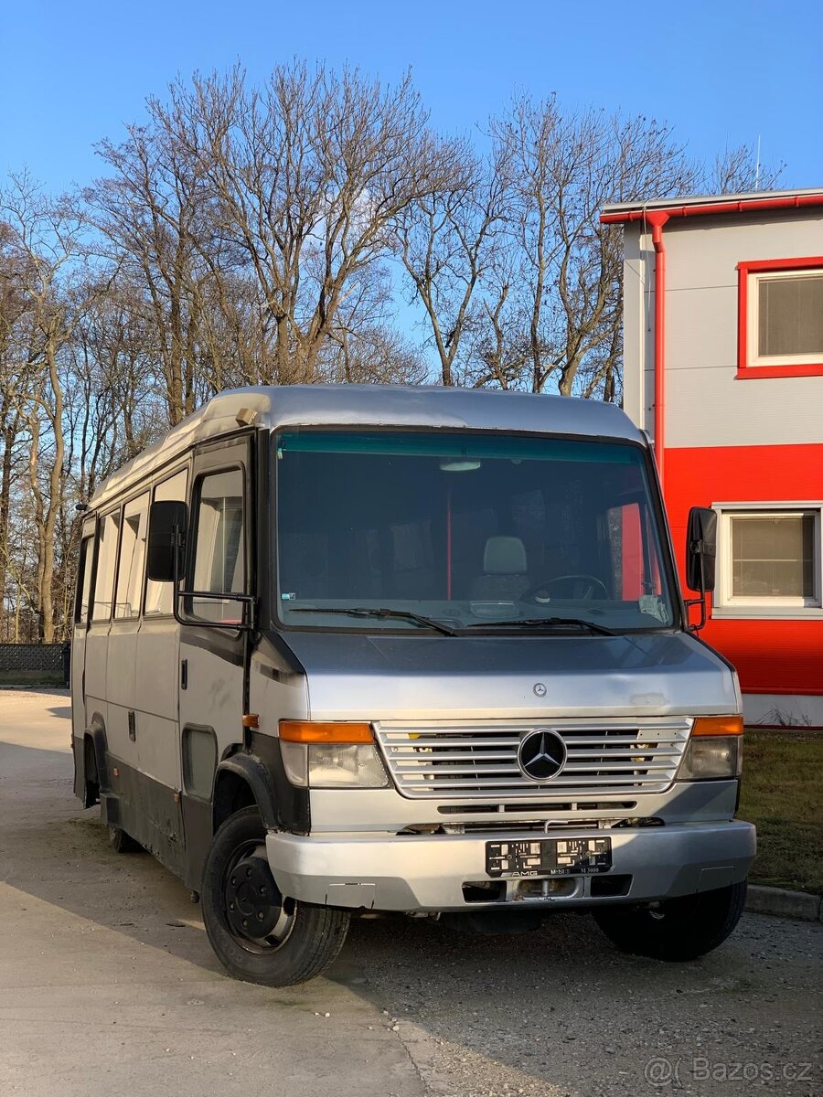 Mercedes vivaro bus