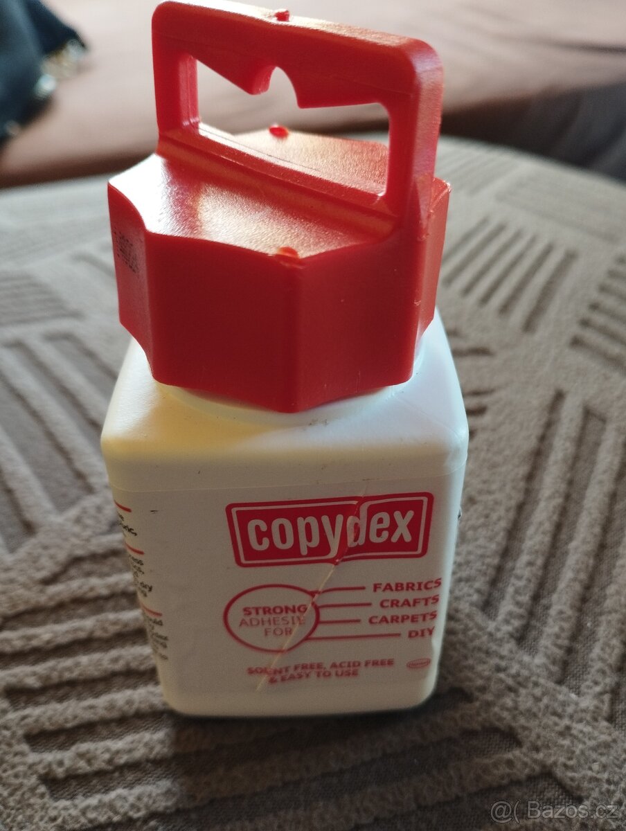 Lepidlo na uši štěňat