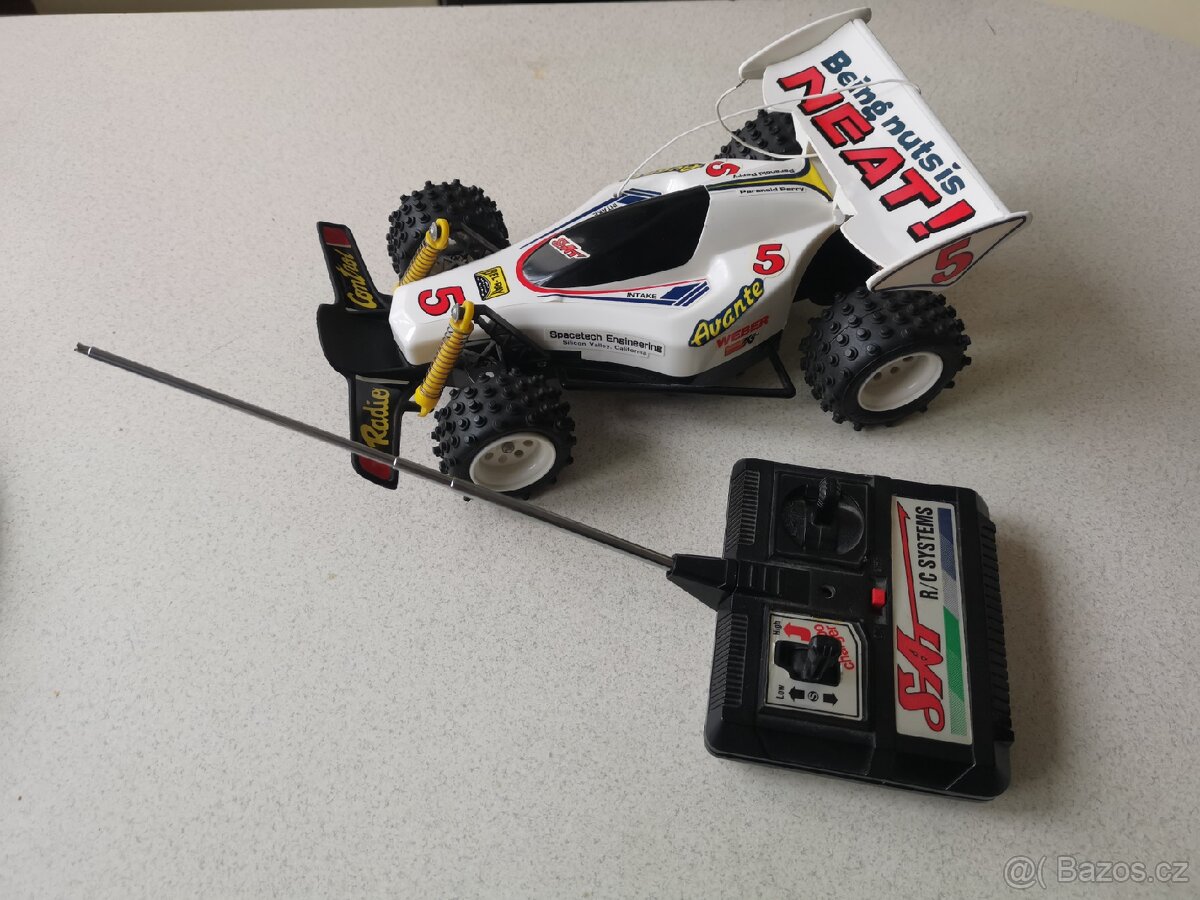 Staré RC retro auto na dálkové ovládání