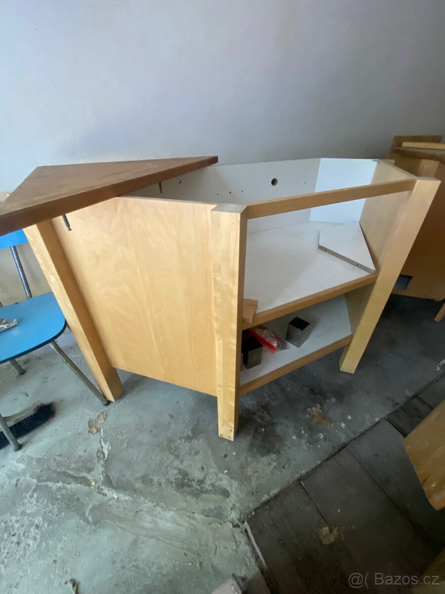 IKEA Varde rohová skřínka