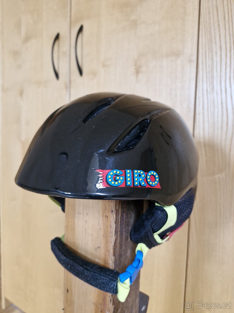 Lyžařská dětská helma Giro (černá)