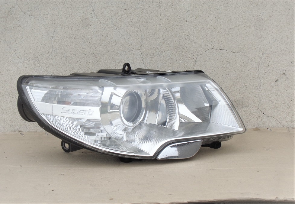 Škoda Superb II originál pravé přední světlo halogen H7+H3