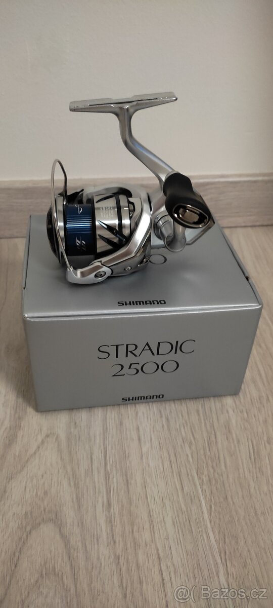 Přivlačovy naviják Shimano Stradic 2500
