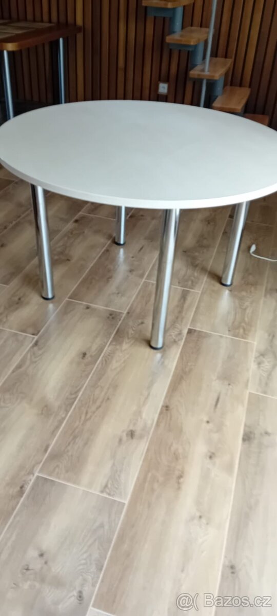 Kuchyňský stůl