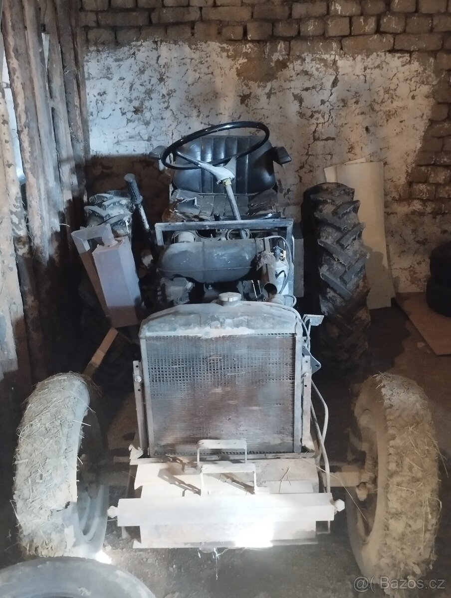 Malotraktor s příslušenstvím
