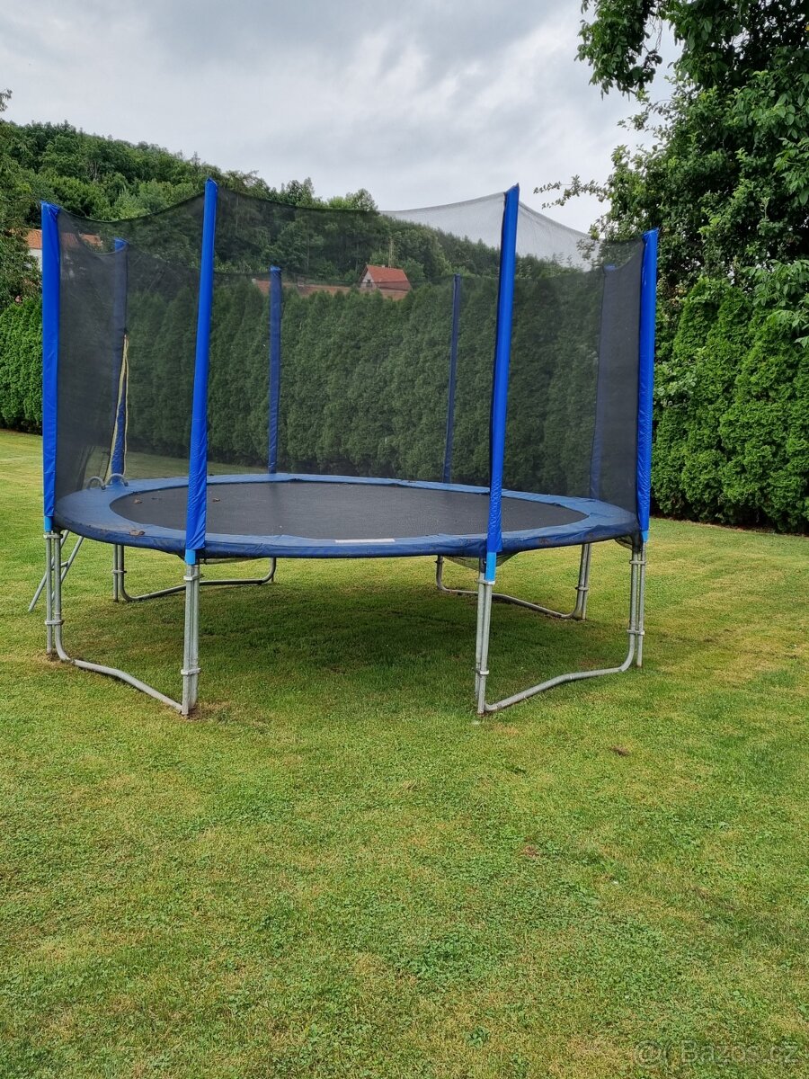 Trampolína