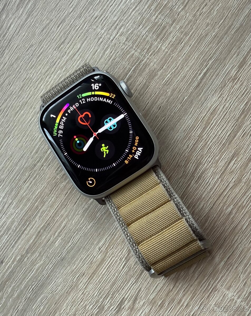 Apple Watch 8 45mm Silver top stav.