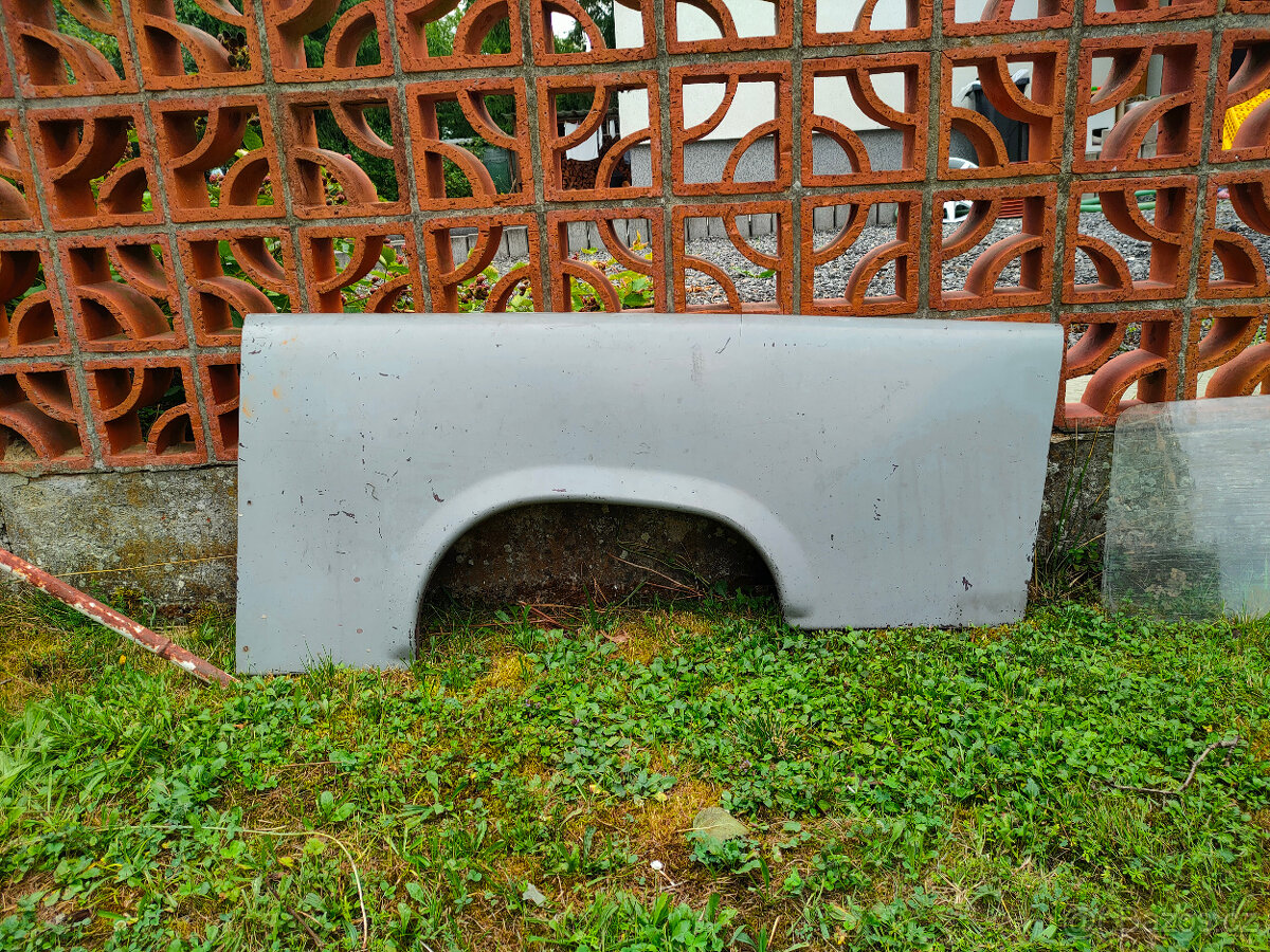 Blatník a zadní sklo - Trabant 601
