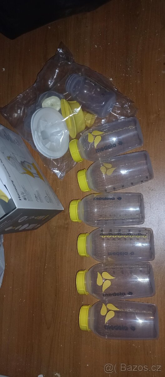 Medela manuální odsávačka,7 lahví na ml.