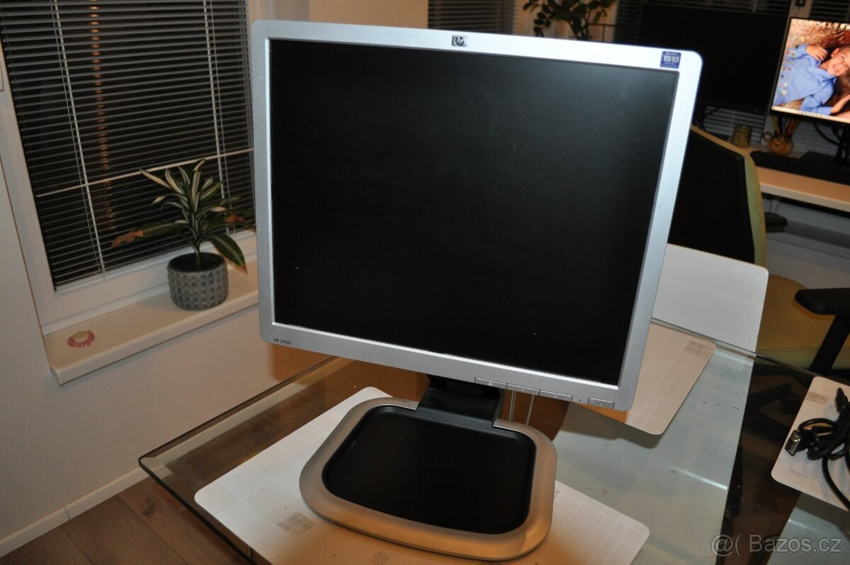LCD monitor HP L1950
