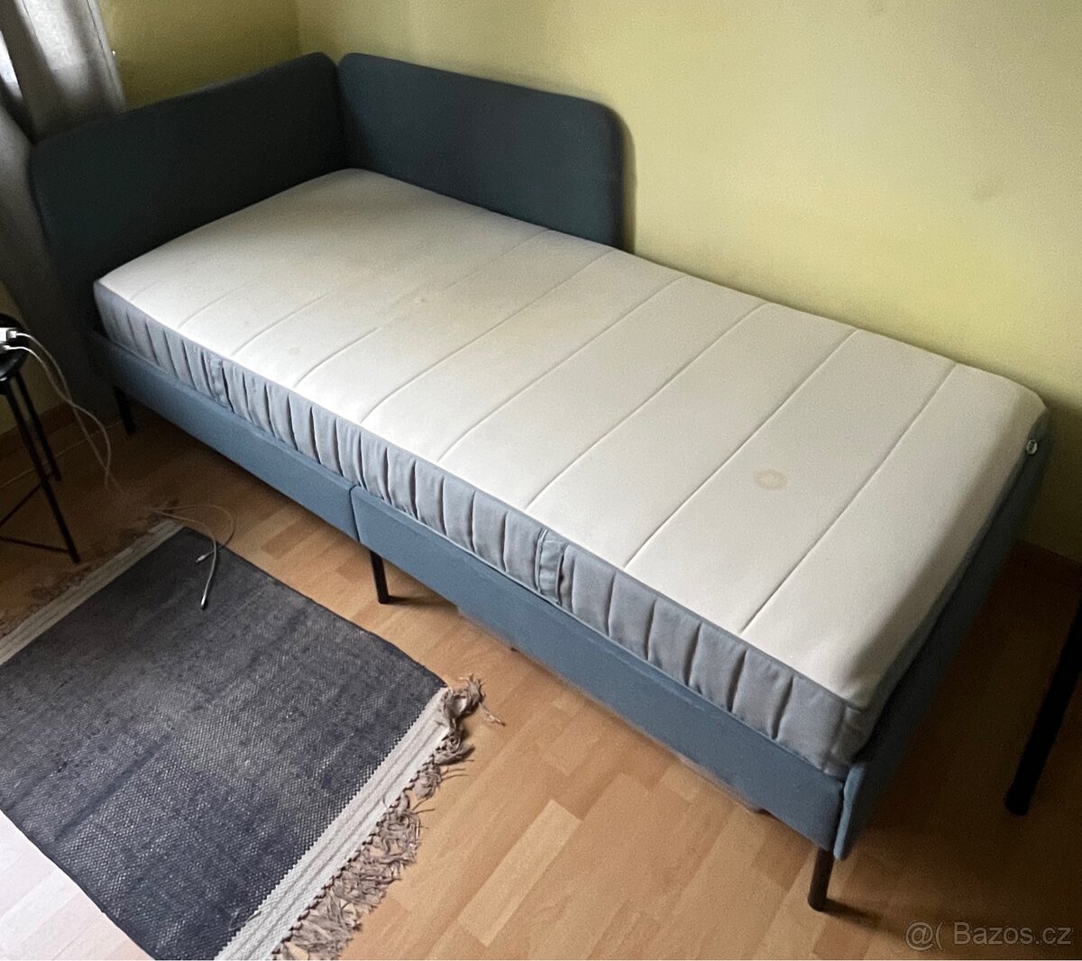 Jednolůžková postel s matrací