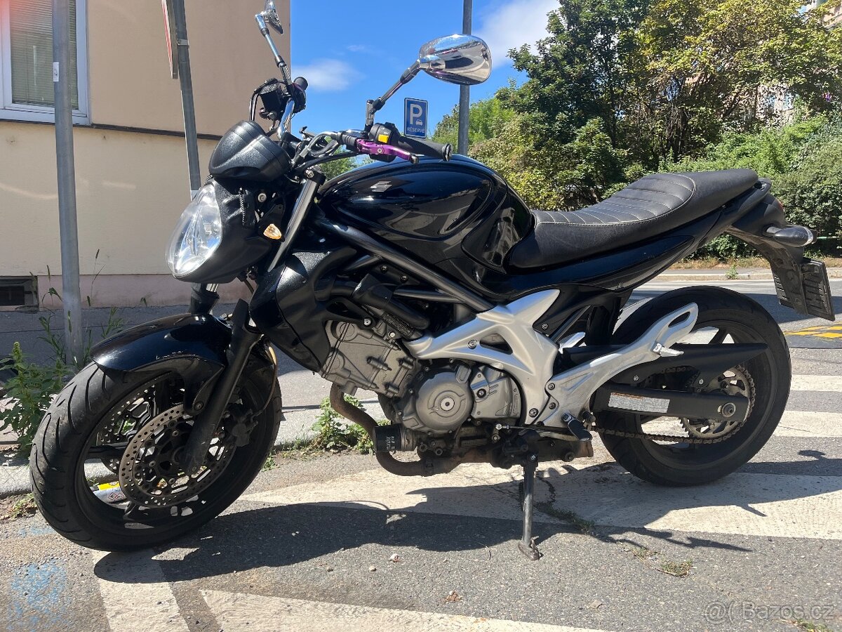 Suzuki Gladius
