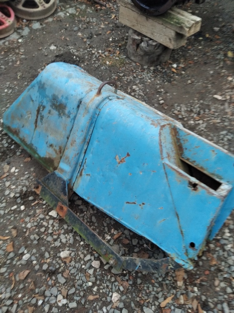 Prodám originál nevyrezlé blatníky na ZETOR25
