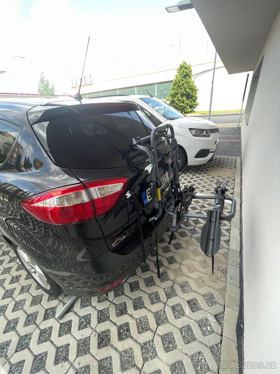 Nosič kol na patě dveří