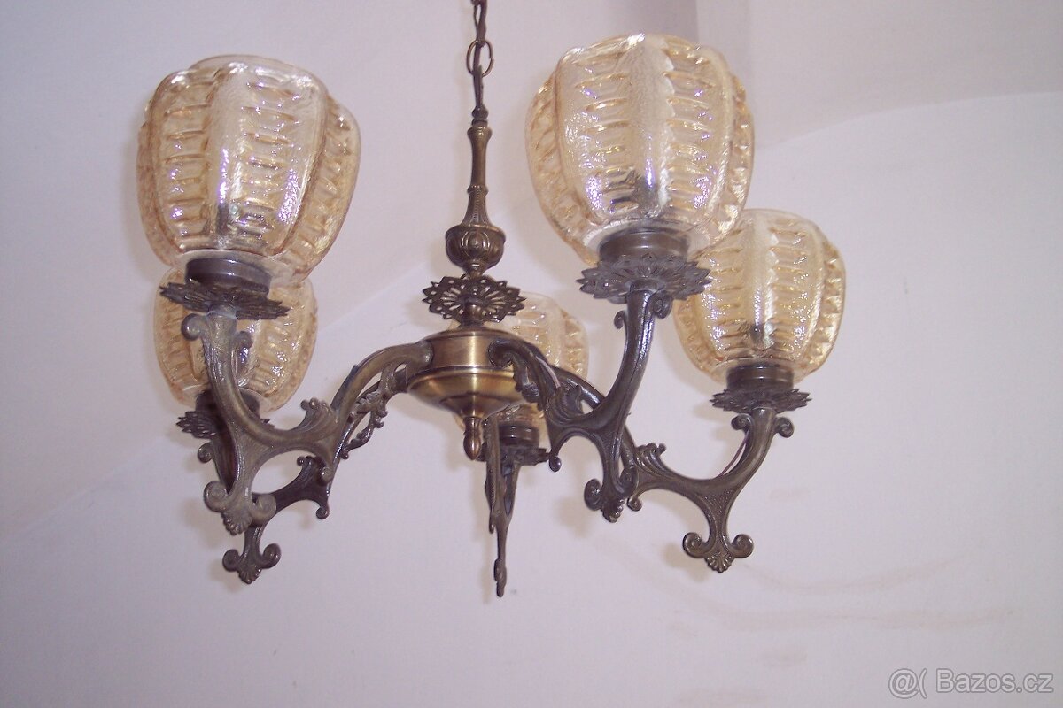 Bronzový lustr