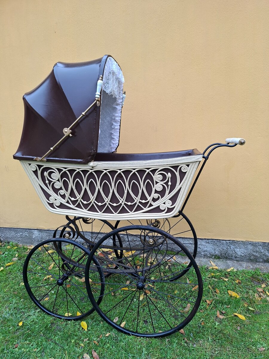 Starožitný kočárek pro miminko č.  1177