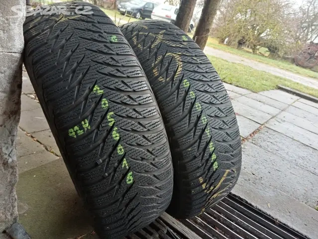 Zimní pneu 2kusy 205/60/16 vzorek 80% GOODYEAR - dobírka