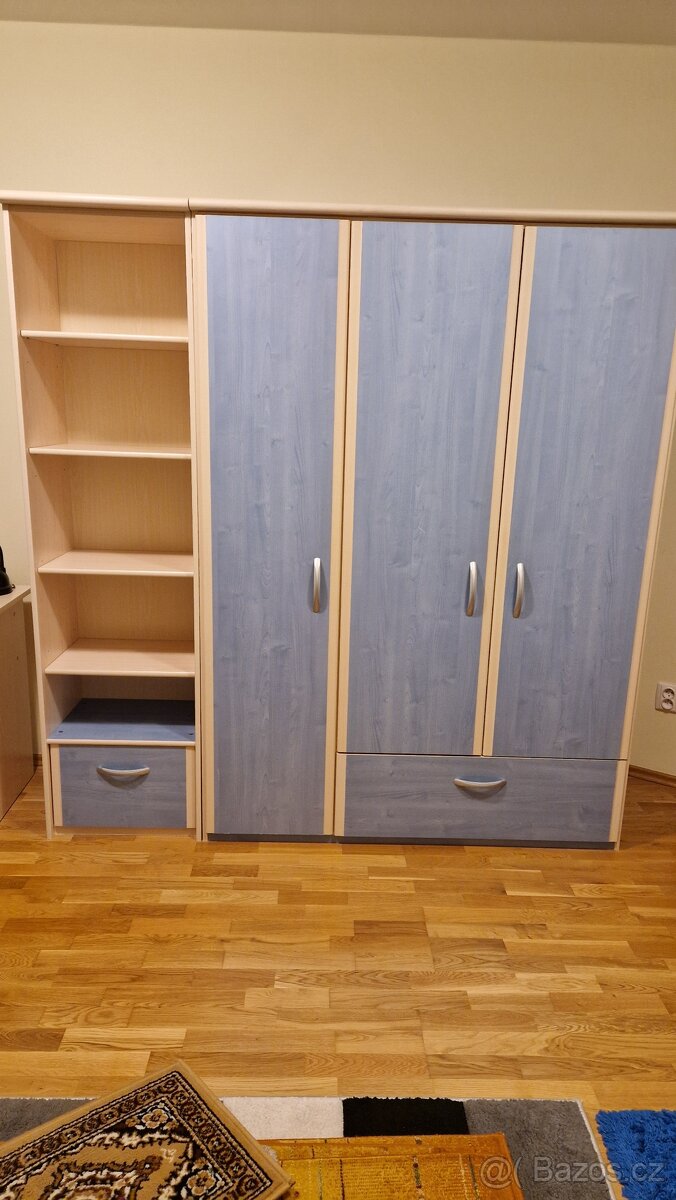 Dětský nábytek + židle