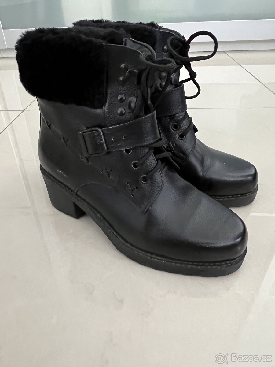 Dámské kotníkové boty s kožíškem – vel. 37