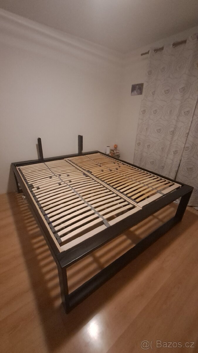 Vysoká kovová manželská postel 180x200x50