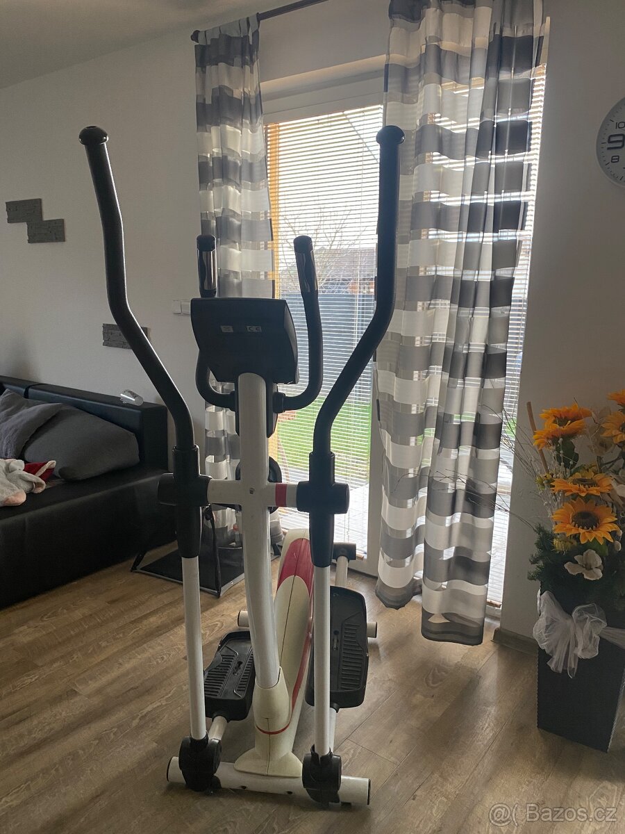 Eliptický trenažér – starší, plně funkční