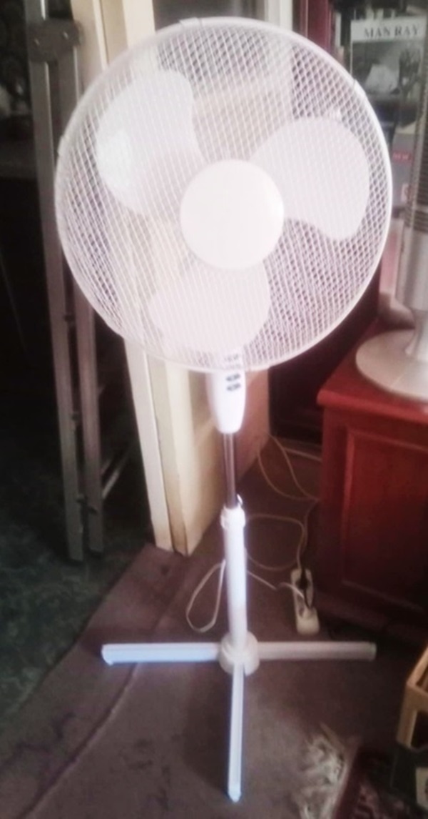 Nový stojanový větrák tichý