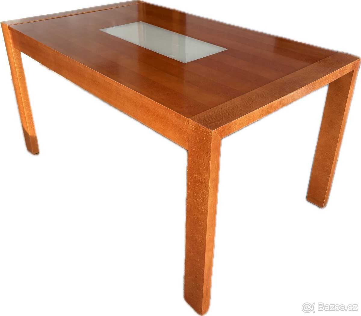 Masivní jídelní stůl