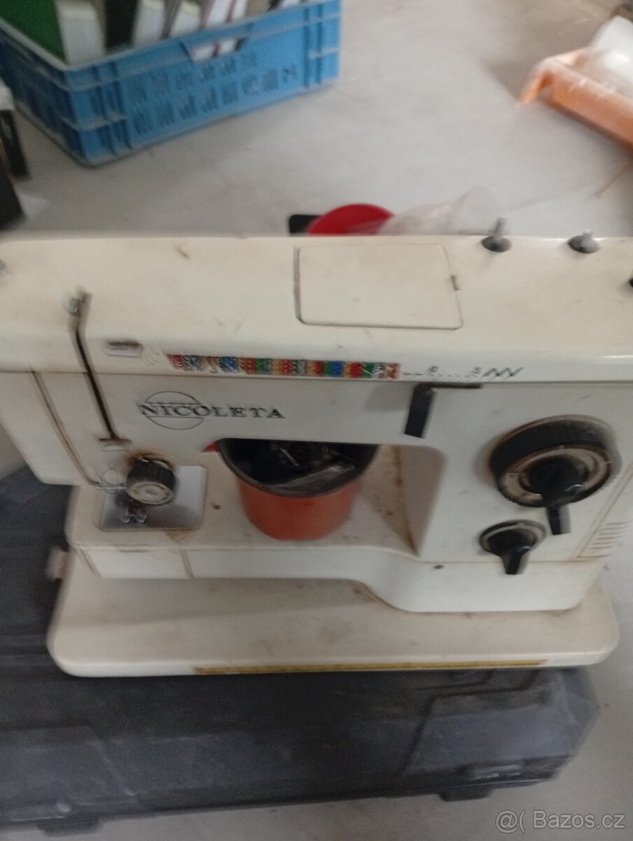 Šicí stroj na náhradní díly