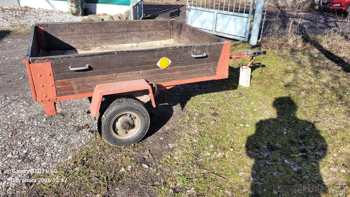 Přívěsný vozík za auto