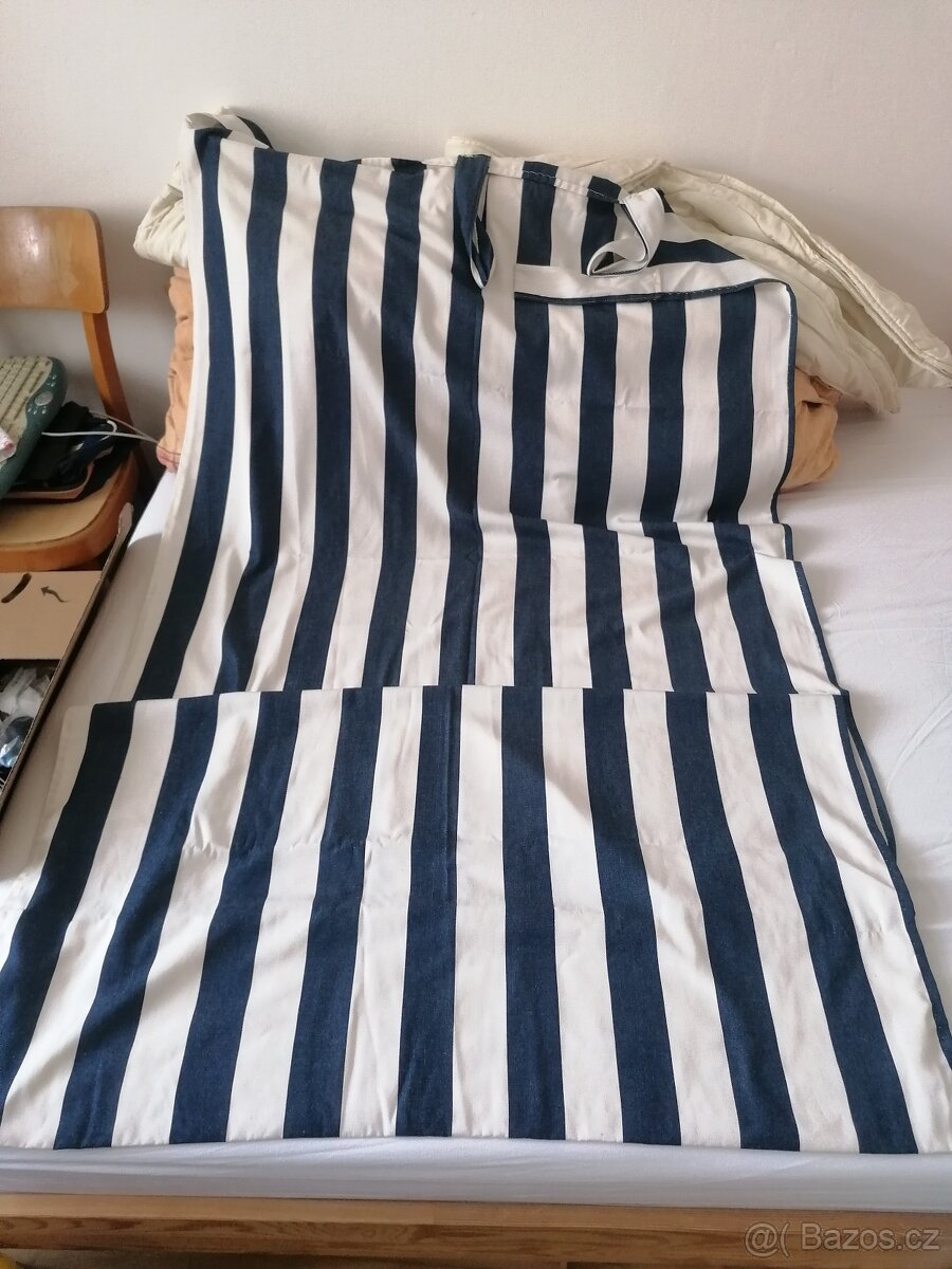 Pruhované modro-bílé závěsy