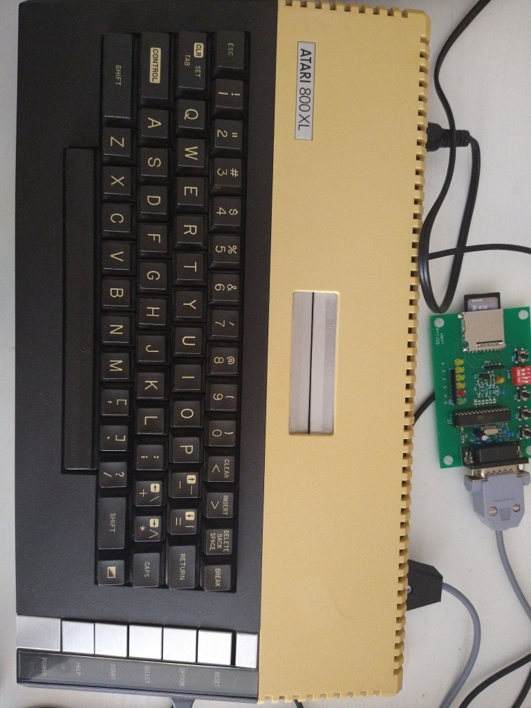 Prodám funkční Atari 800XL s hrami