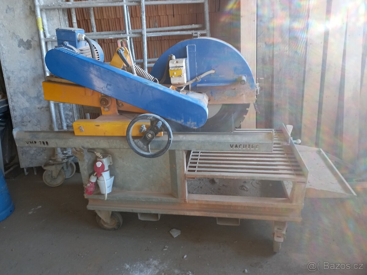 Blokova pila vacutec 700