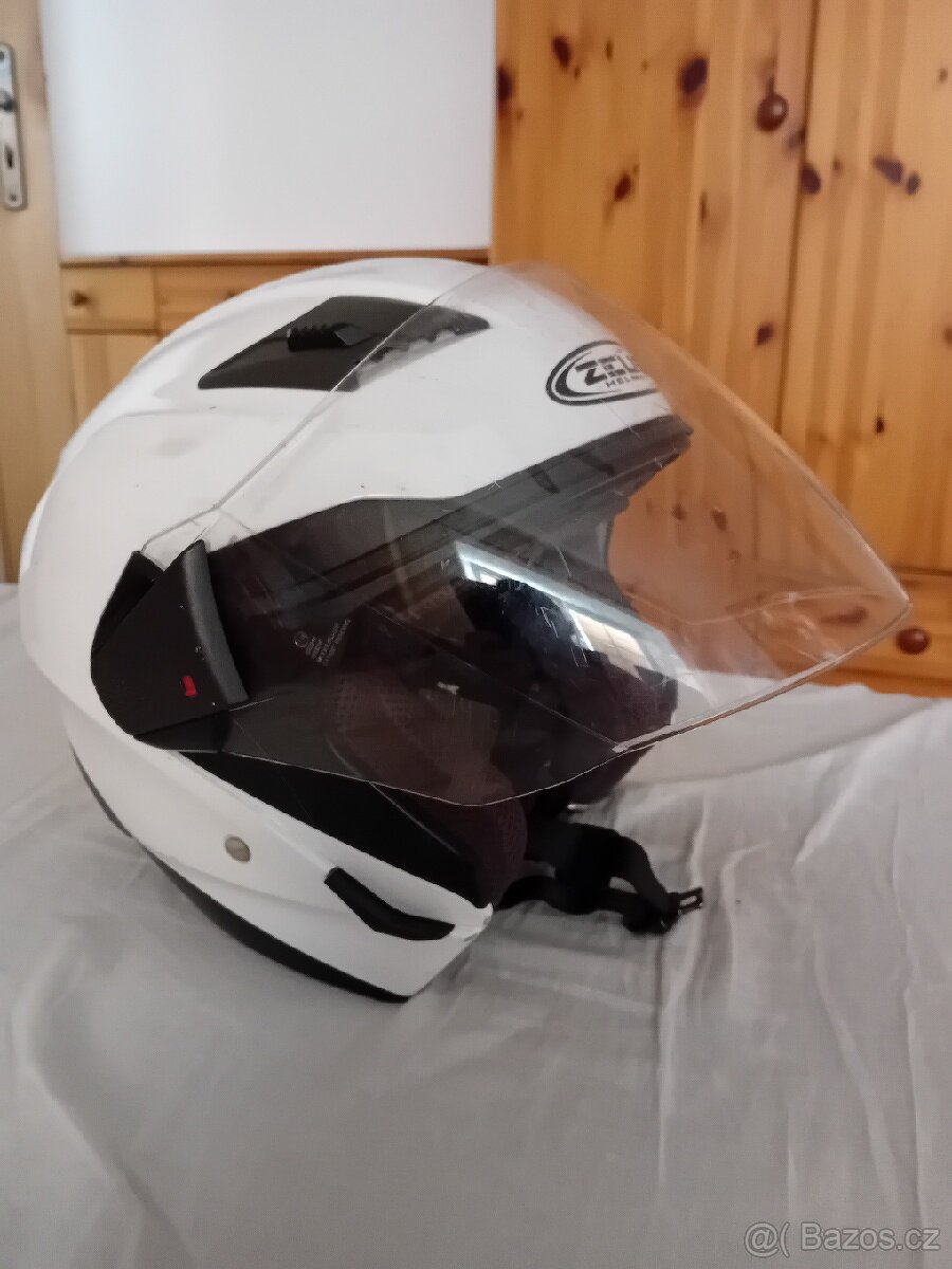 Moto helma Zeus