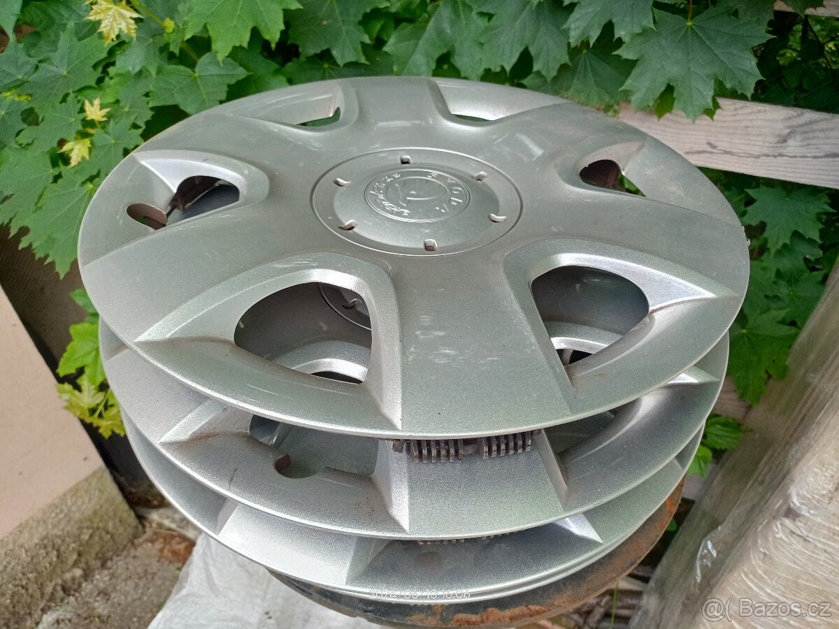 Ozdobné kryty kol 15"