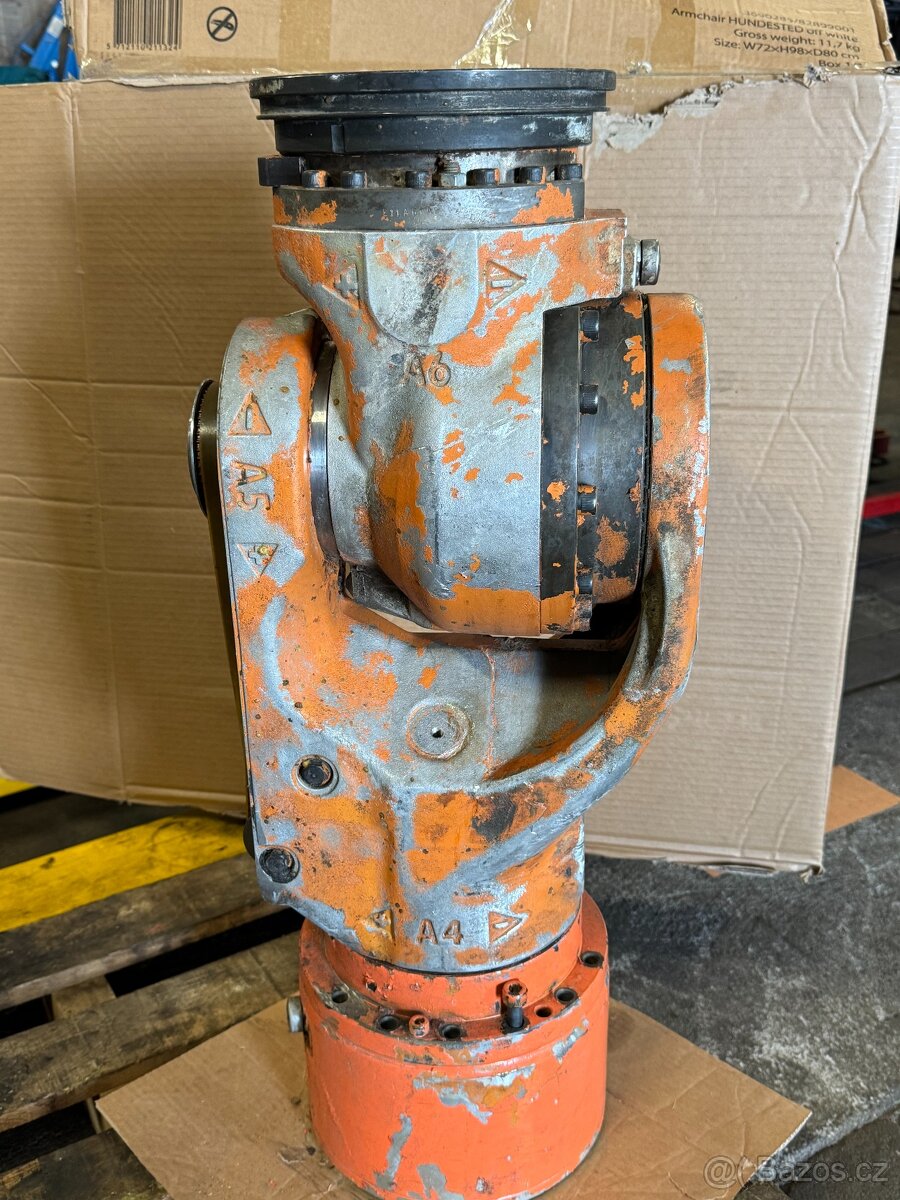 3 osé zápěstí z robota pro cnc svařovací stůl.