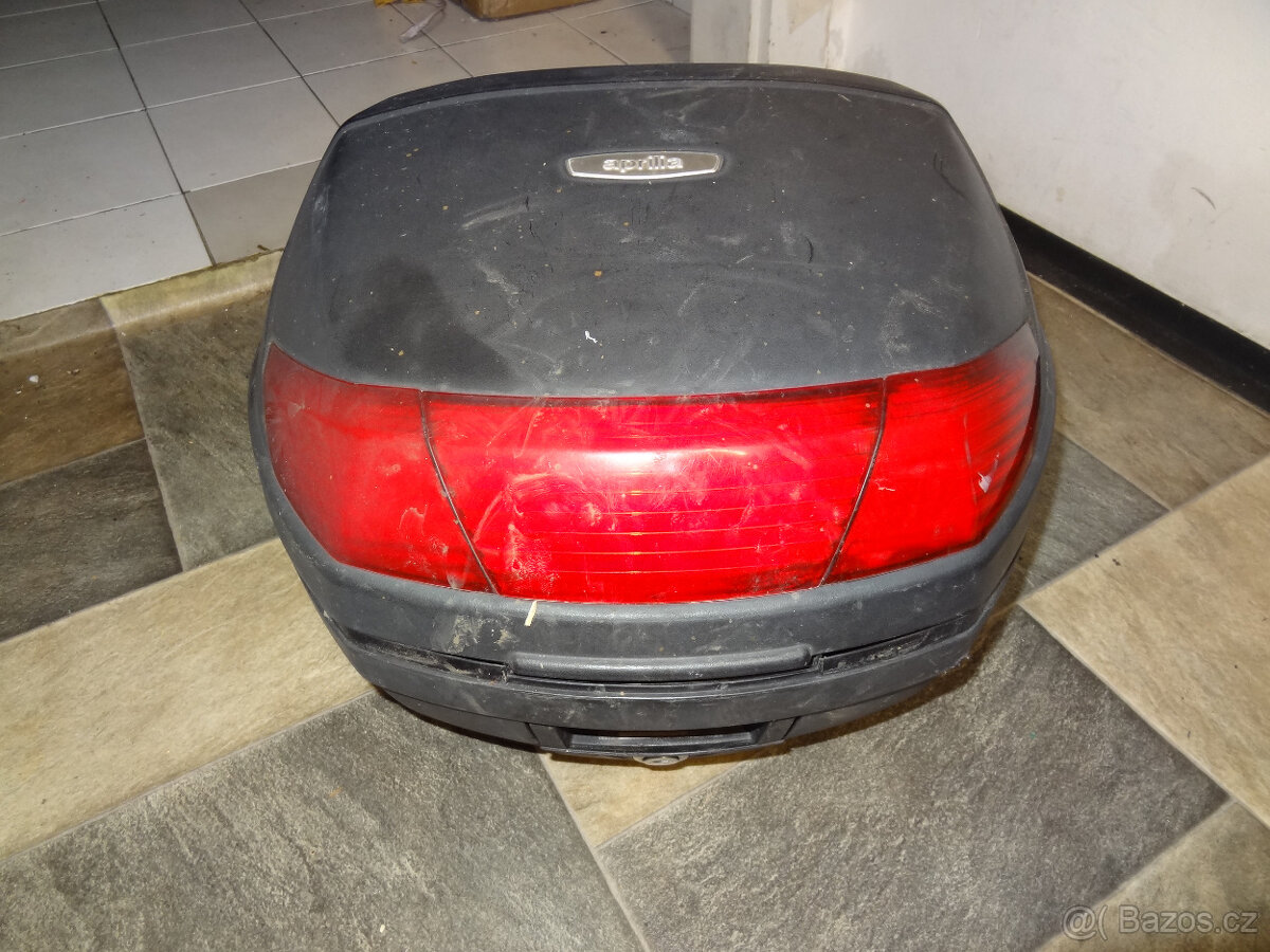 Kufur ulozny BOX nosic pro helmu na motorku Aprilia