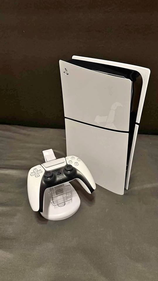 PlayStation 5 Slim s mechanikou