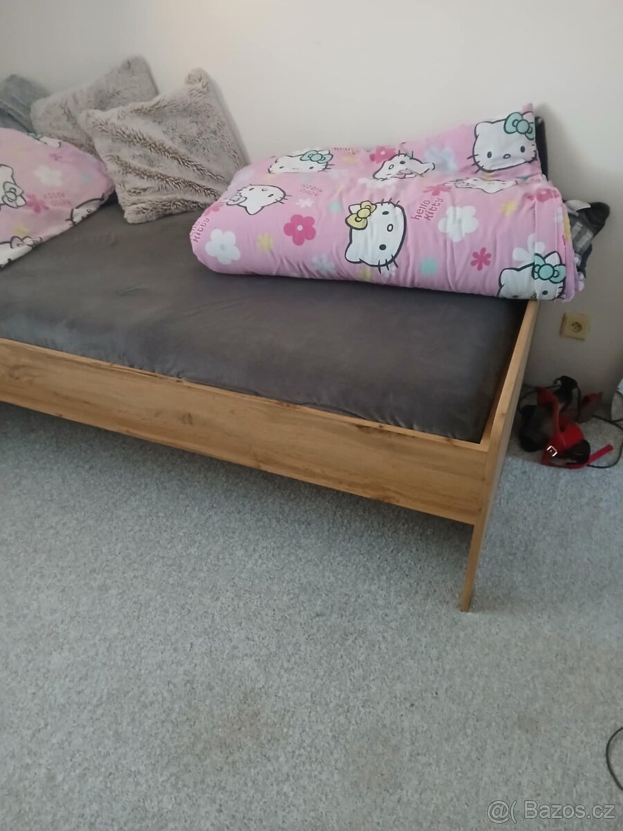 Postel se šuplíkem