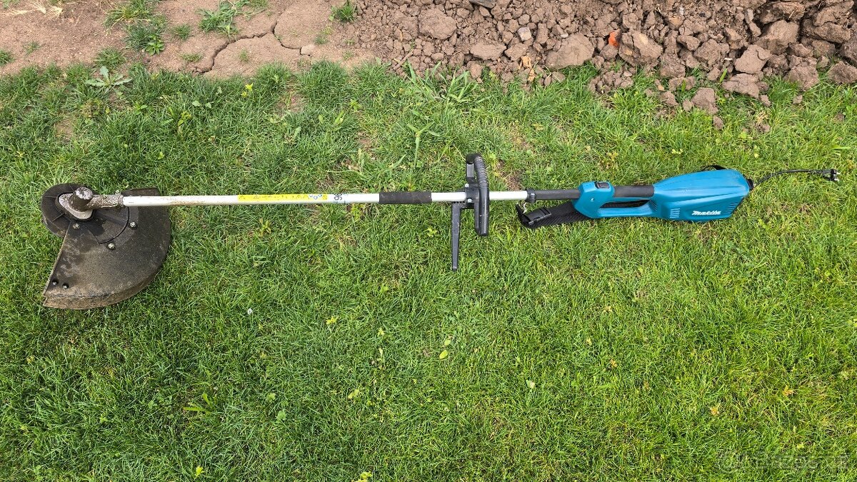 Makita UR3502 - v záruce, fakturu mám